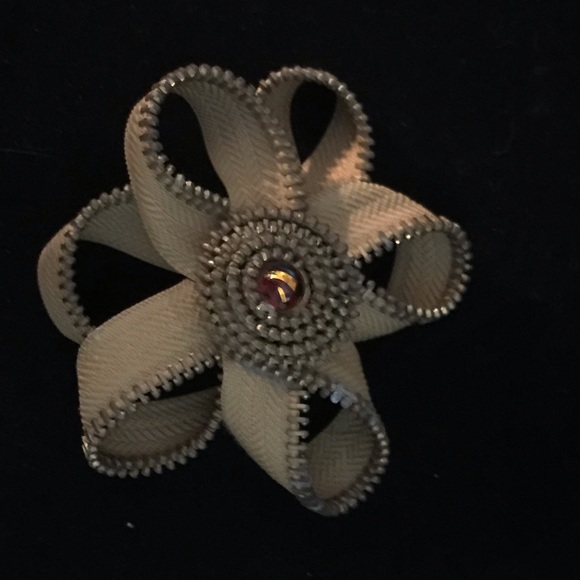 Jewelry - Handmade Zipper Brooch